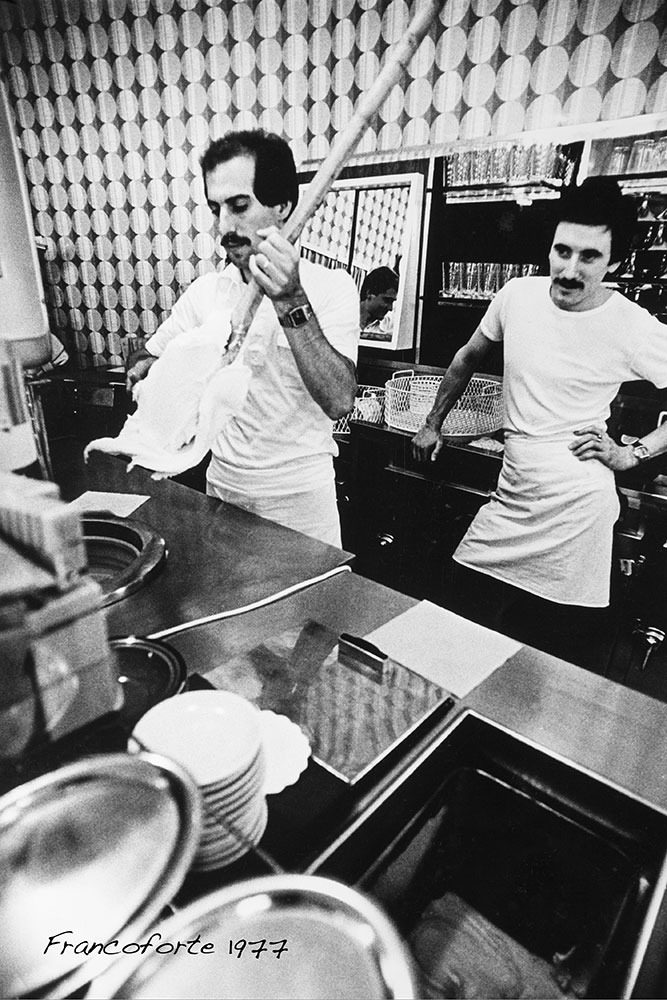 Foto: Mein Vater und Lino Trevisan. 1978 hatten Sie angefangen in unser Labor Eis zu zaubern.